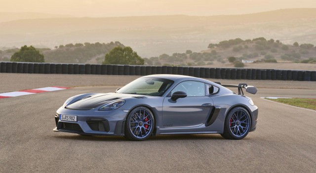 Günlük Yarışçı: Yeni Porsche 718 Cayman GT4 RS