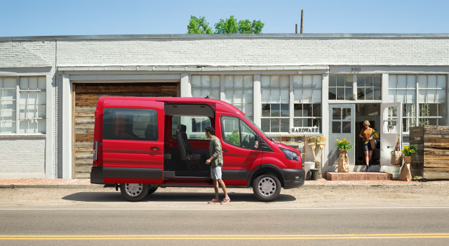 Efsane Ford Transit Yenilendi: Sıra dışı Performans, İleri Teknoloji ve Güvenlikte Yeni Standartlar Belirliyor