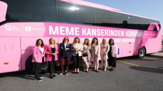 Pembe tasarımlı Mercedes-Benz Travego 16 2+1 ile ‘Meme Kanseriyle Mücadelede Yolumuz Bir’