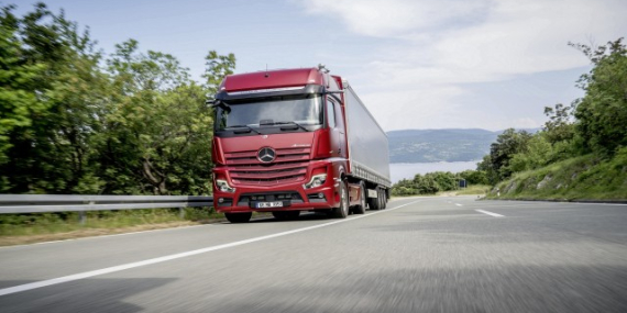 mercedes-benz-turk-imzali-kamyonlar-avrupa-yollarinda-1640342543