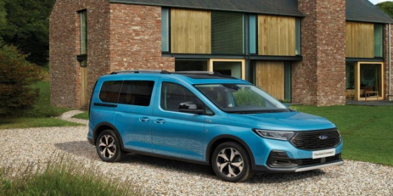 ford-hafta-boyu-is-hafta-sonu-aile-keyfi-icin-yeni-tourneo-connect-aracini-tanitti-1670913975