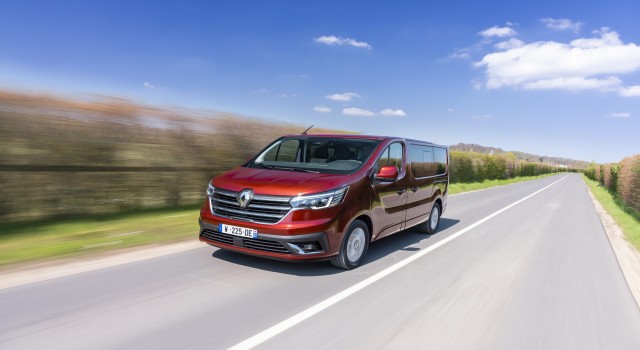 renault-2022-yilinin-en-hizli-buyuyen-hafif-ticari-arac-markasi-oldu-1672993249