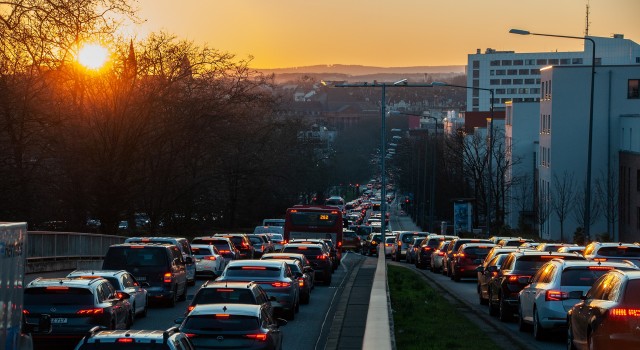sehirlerin-trafik-sorunlarinin-cozumu-dijital-ikiz-teknolojisinden-geciyor-1698655898