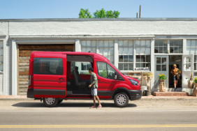 efsane-ford-transit-yenilendi-sira-disi-performans-ileri-teknoloji-ve-guvenlikte-yeni-standartlar-belirliyor-1721122477