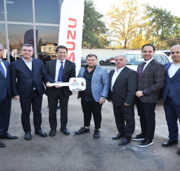 anadolu-isuzu-mehteroglu-turizme-yeni-d-max-4x4-v-life-modeline-teslim-etti-1733306636