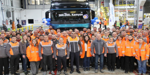 ford-trucks-300-bininci-kamyonunu-hattan-indirdi-1738328846