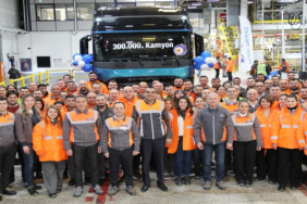 ford-trucks-300-bininci-kamyonunu-hattan-indirdi-1738649419