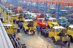 renault-trucksin-bourg-en-bresse-fabrikasi-bir-milyonuncu-kamyonunu-uretti-1742298034