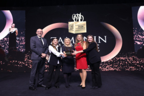 mercedes-benz-shes-mentoring-programi-basarilarini-5-prestijli-odulle-taclandirdi-1744956653