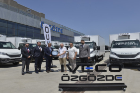 iveco-yetkili-saticisi-ozgozde-ankaradan-zirve-gidaya-onemli-teslimat-70-adet-daily-kamyonet-ile-2025-yilinin-en-buyuk-teslimati-1751010516