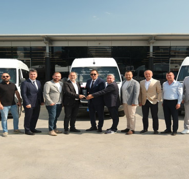mercedes-benzden-turex-turizmin-arac-filosuna-150-adet-sprinter-teslimati-gerceklesti-1750227340