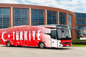 mercedes-benz-turk-a-milli-futbol-takimlarinin-karayolu-ulasim-sponsoru-olmaya-devam-ediyor-1758791389