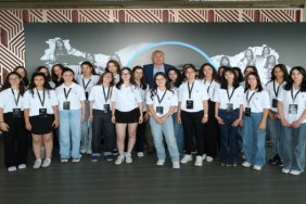 mercedes-benz-turkun-her-kizimiz-bir-yildiz-programi-6500e-yakin-kiz-ogrencinin-hayatina-dokundu-1757335378