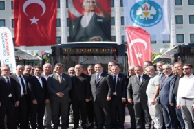 fsm-demirbas-otomotivden-manisa-buyuksehir-belediyesine-15-yeni-otobus-teslimati-1759824749
