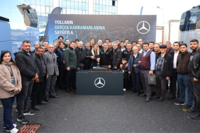 mercedes-benz-turk-dunya-soforler-gununu-bu-yil-da-soforlerle-birlikte-kutladi-1764401173