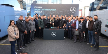 mercedes-benz-turk-dunya-soforler-gununu-bu-yil-da-soforlerle-birlikte-kutladi-1764401173