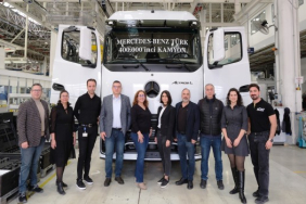 mercedes-benz-turk-aksaray-kamyon-fabrikasinda-400-bininci-kamyonunu-uretti-1764940151
