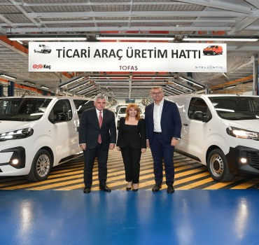 yerli-uretim-peugeot-expert-traveller-yollara-cikiyor-1765280206