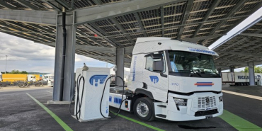 renault-trucks-ve-hugelshofer-yogun-operasyon-kosullarinda-elektrikli-kamyonlarin-potansiyelini-ortaya-koyuyor-1769594440