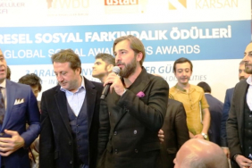 eyaf-karsan-standind-54c79dbe2831de76fdd6