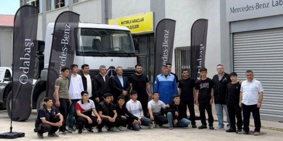 mercedes-benz-turkten-emlmiz-gelecegin-yildizi-programi-ile-5-bine-yakin-gence-egitim-destegi-1779277555