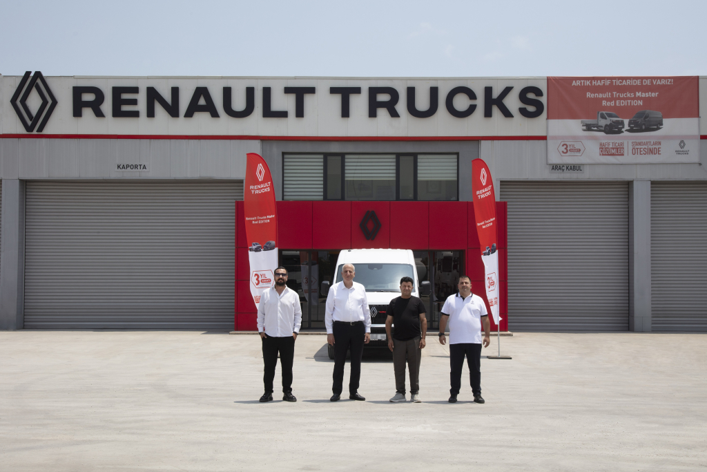 Renault Trucks Türkiye, Master Red EDITION'ın ilk teslimatını gerçekleştirdi