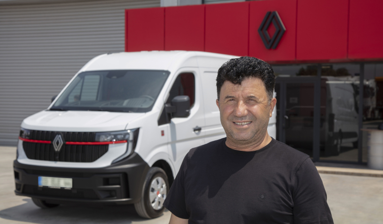 Renault Trucks Türkiye, Master Red EDITION'ın ilk teslimatını gerçekleştirdi