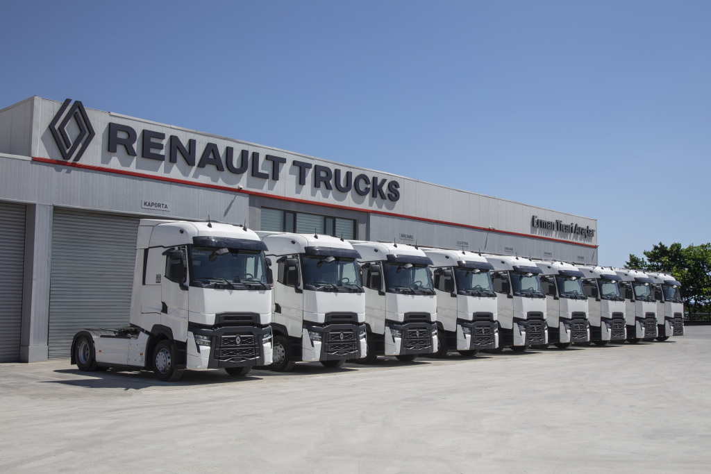 Onaylar Ekspress Lojistik filosuna 10 adet Renault Trucks T520 çekici kattı. Yeni teslimatla Renault Trucks araçlarının filodaki oranı yüzde 50 oldu.