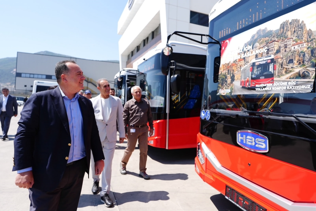 Manisa Büyükşehir Belediyesi, HABAŞ üretimi 15 yeni şehir otobüsünü filosuna katıyor. Başkan Besim Dutlulu araçları fabrikada inceleyerek bilgi aldı.