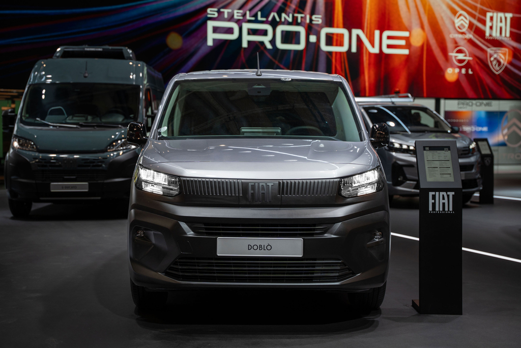 Stellantis Pro One IAA Hannover’de 3 Dünya Prömiyeri Gerçekleştirdi Pro One NEXT’i Tanıttı
Stellantis Pro One IAA Hannover’de Mobilitenin Geleceğini Şekillendiriyor